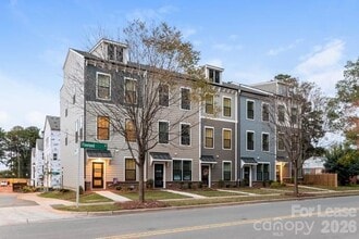 Building Photo - 1005 S Msn Ln