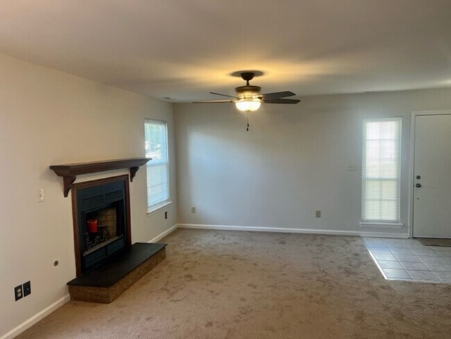 Building Photo - FOR RENT CHESAPEAKE!