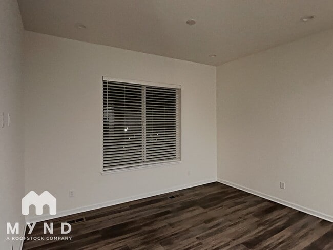 Foto del edificio - 5094 Ward Rd