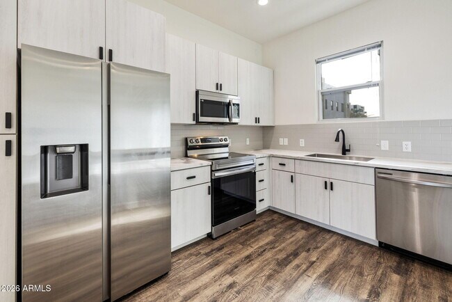 Foto del edificio - 406 W 7th St