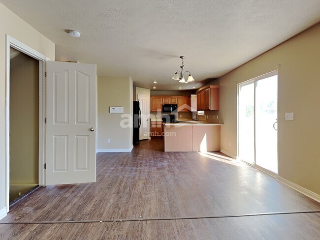 Foto del edificio - 4482 Heritage Dr