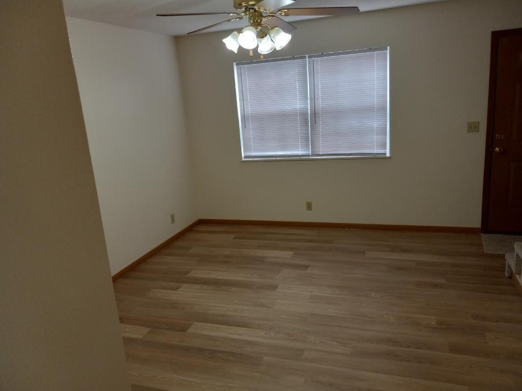 Primary Photo - 266 W Main St