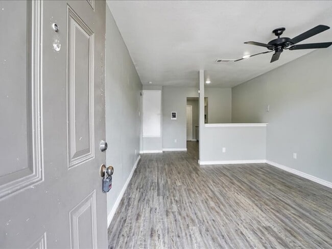Building Photo - 5149 Lavender St