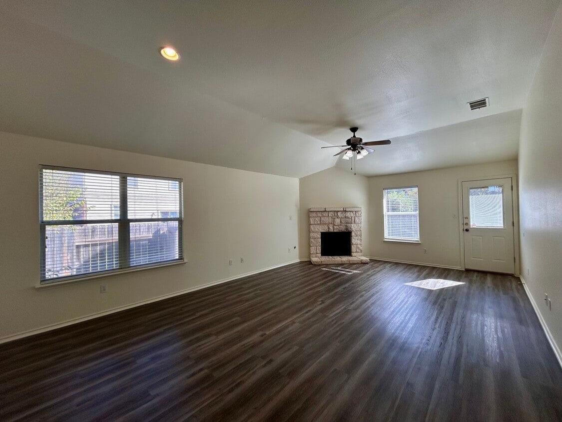 Foto principal - 1200 Brighton Bend Ln