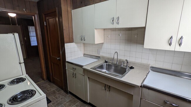 Foto del edificio - 2412 W Irving St