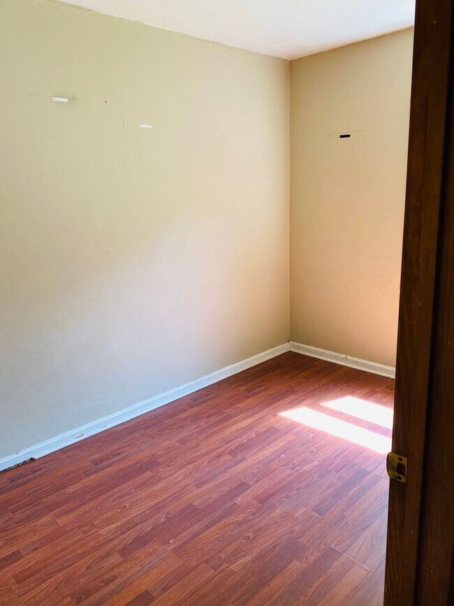 Building Photo - 3 br, 1 bath House - 327 Beechwood Ave