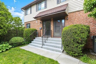Building Photo - 202 Soundview Ave