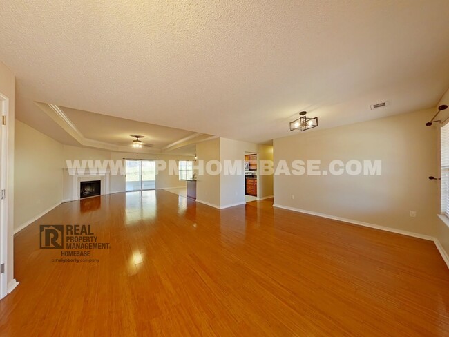 Foto del edificio - Spacious Corner Lot Home in Crestview with...