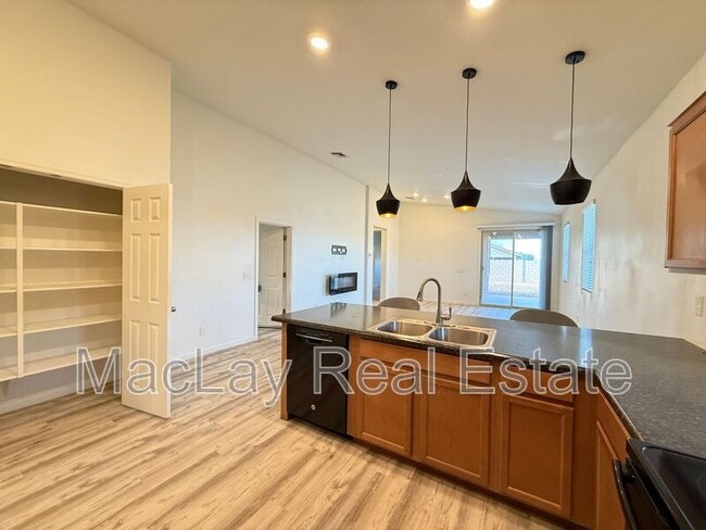 Building Photo - 2372 E Dust Devil Dr