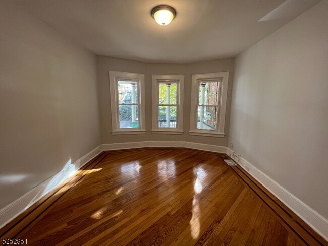 Building Photo - 64 Chestnut St