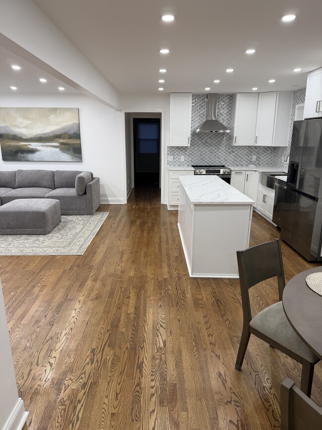 Building Photo - 8000 Stallion Ct