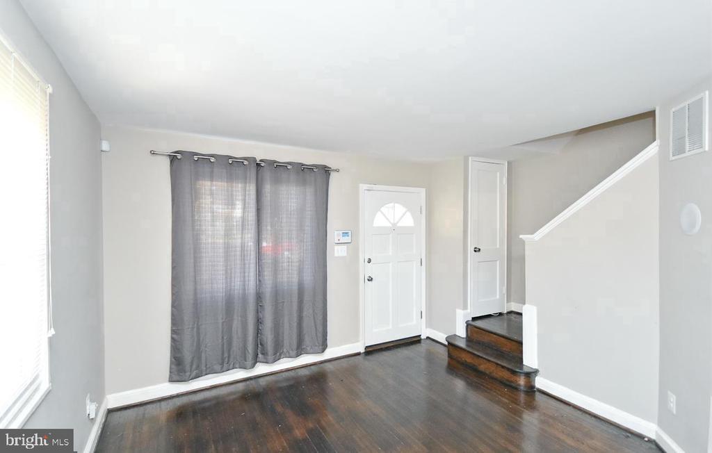 Primary Photo - 737 Hilltop Terrace SE