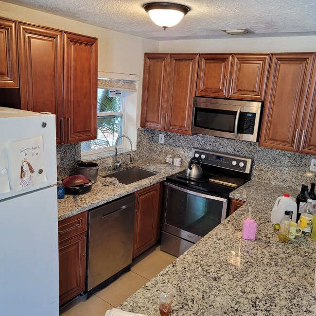 Photo - 341 Delaware Ave (Fort Lauderdale, FL) Apartments