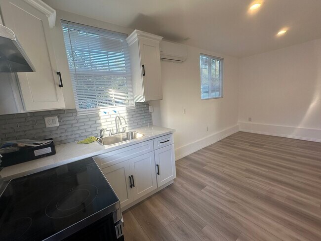 Building Photo - 10529 N Ilex Ave