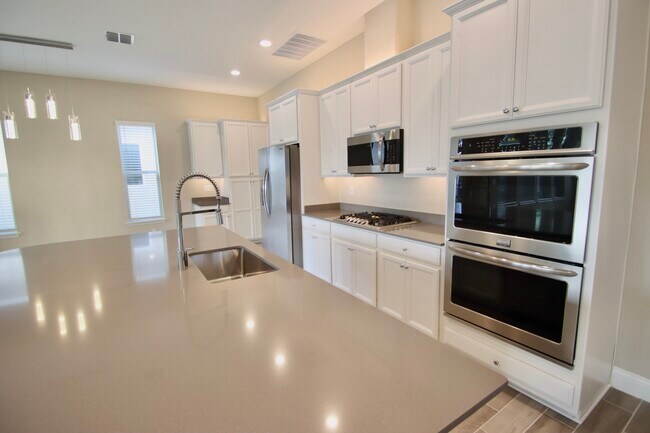 Building Photo - 68 Furrier Ct