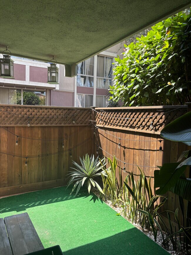 Foto del edificio - 6505 Green Valley Cir