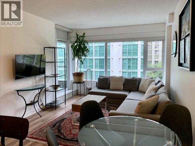 Photo du bâtiment - 821-821 Cambie St.