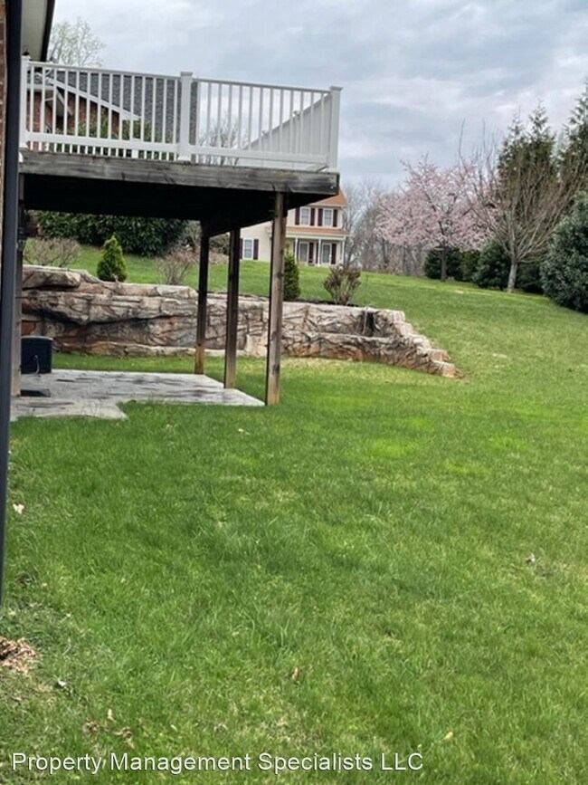 Building Photo - 5 br, 4.5 bath House - 103 Nettie Ct.