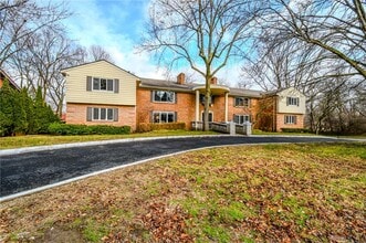 Building Photo - 121 E Schantz Ave