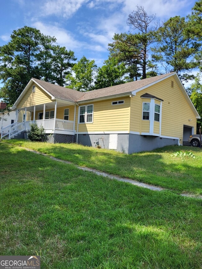 Building Photo - 1890 Dresden Dr
