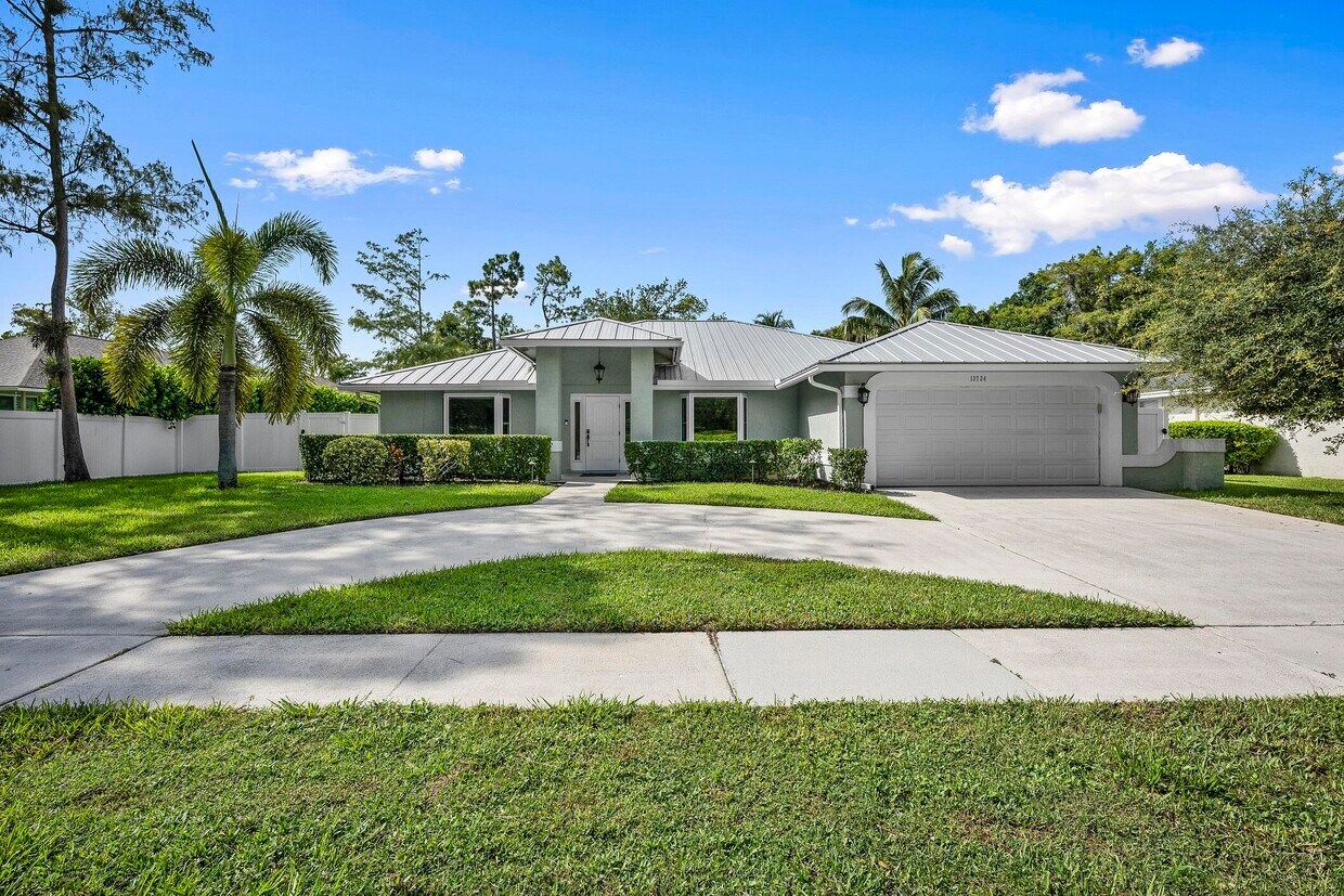 Primary Photo - 13724 Lilac Pl