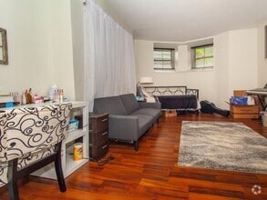 Building Photo - 1064 Beacon St