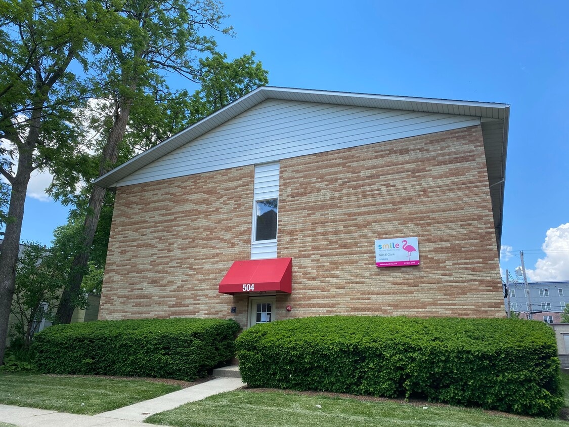 Primary Photo - 504 E Clark