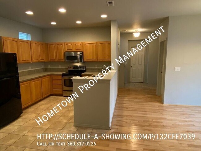 Building Photo - 3 bdrm in Edgewater -- Avail NOW!
