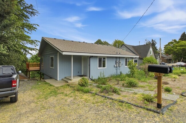 Building Photo - 1720 N Wycoff Ave