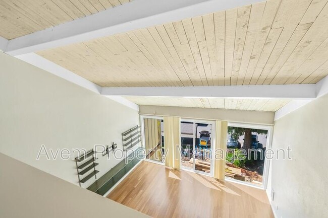 Building Photo - 4 Touchstone Dr