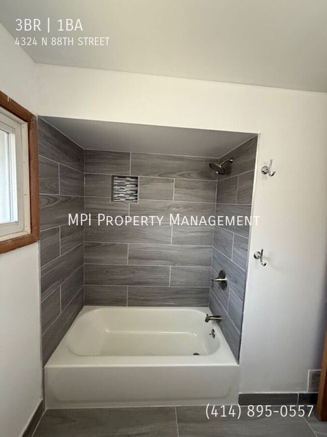 Foto del edificio - 4324 N 88th St