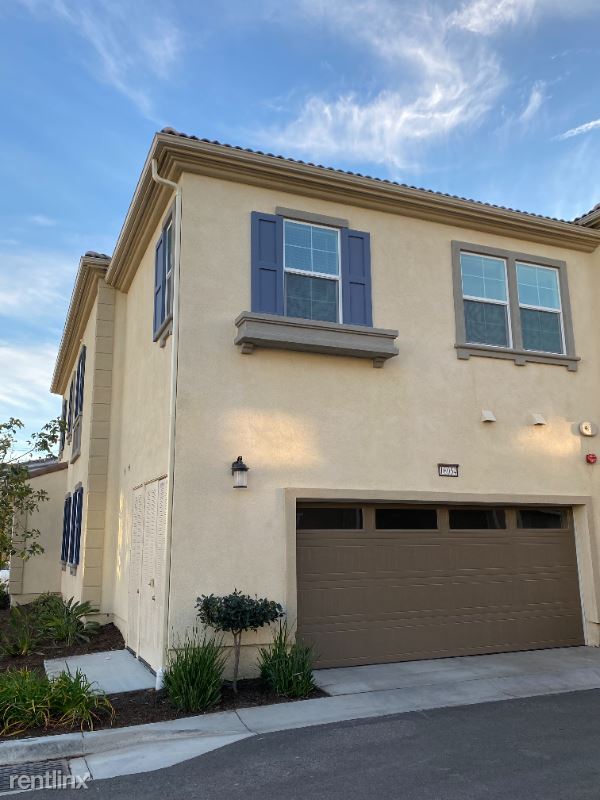 Building Photo - 4 br, 3.5 bath Townhome - 16054 Voyager Ave