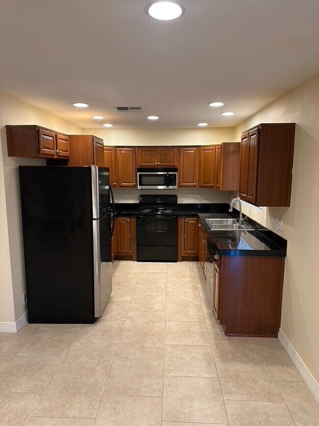 Photo - 8231 E Oak St House