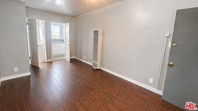 Foto del edificio - 1351 Cochran Ave
