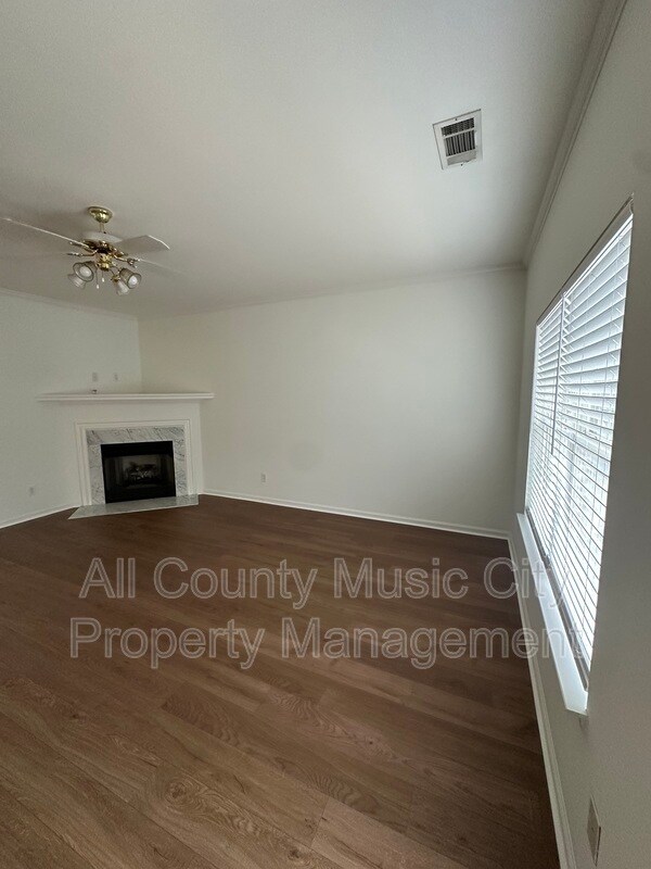 Foto del edificio - 1101 Downs Blvd