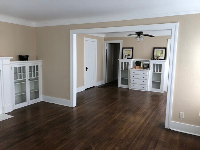 Living area - 4718 Cimarron St