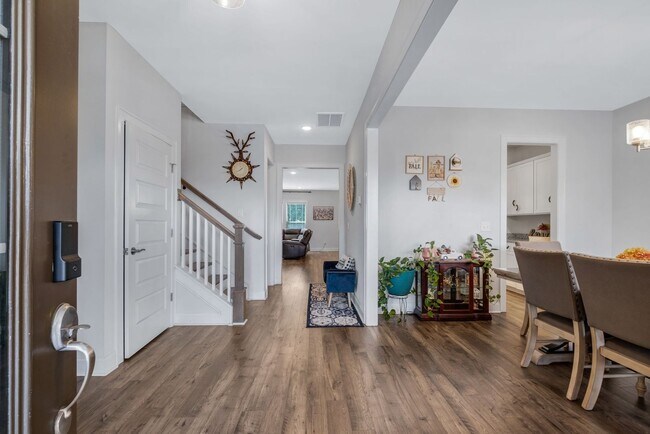 Foto del edificio - 5 Bedroom Home in Mount Juliet