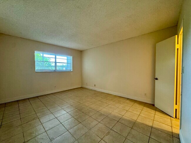 Building Photo - 6505 Winfield Blvd