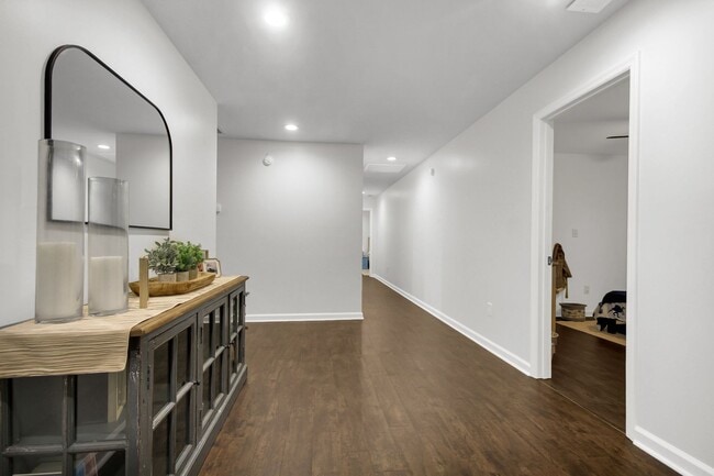 Building Photo - Beautifully Renovated West Ashley Home