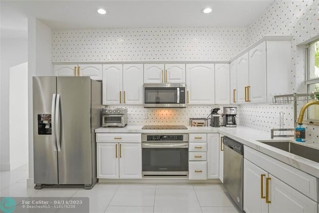 Building Photo - 833 SW 17th St