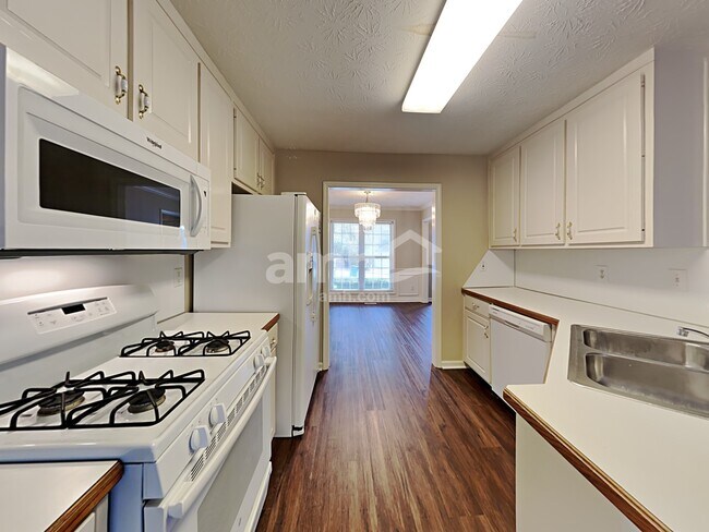 Foto del edificio - 682 Simon Park Cir