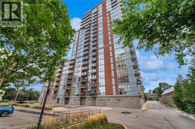 Photo du bâtiment - 551 Maple Ave