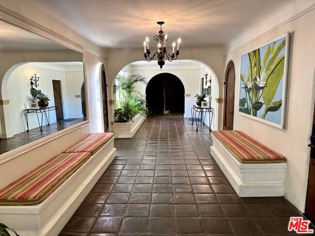 Foto del edificio - 1345 Hayworth Ave