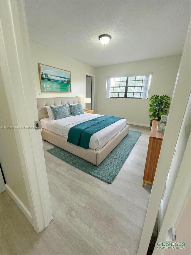 Foto del edificio - 15969 NW 64th Ave