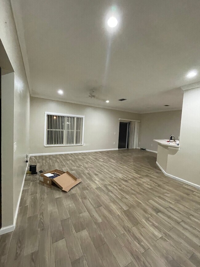 Foto del edificio - 1642 Stanley Ave