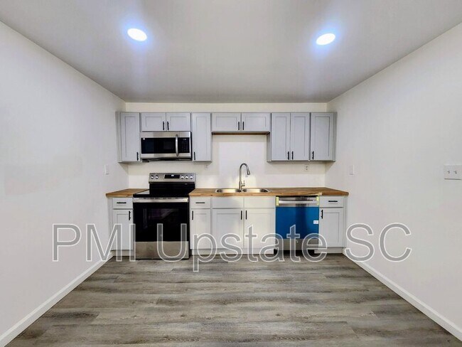 Foto del edificio - 943 S Irwin Ave