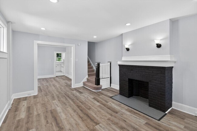 Building Photo - 344 Gardner Ave
