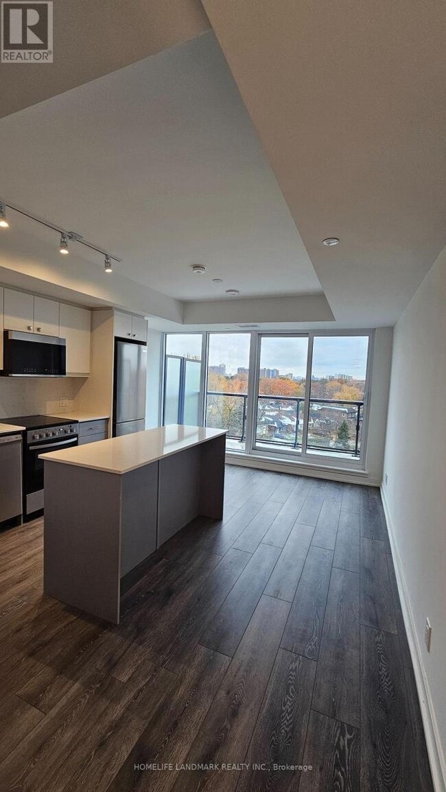 Building Photo - 2 Manderley Dr