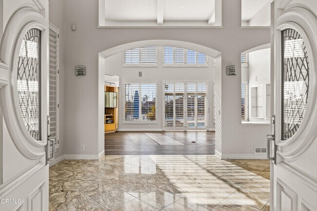 Building Photo - 3097 Bayshore Ave