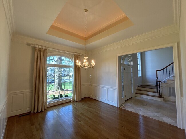 Building Photo - Myers Park - T.R. Lawing Realty Property